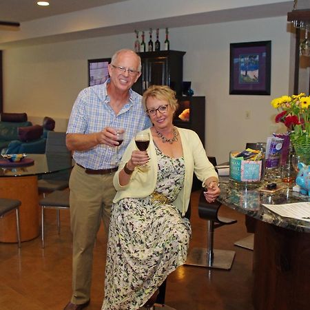 Cheers B&B Келоуна Екстериор снимка